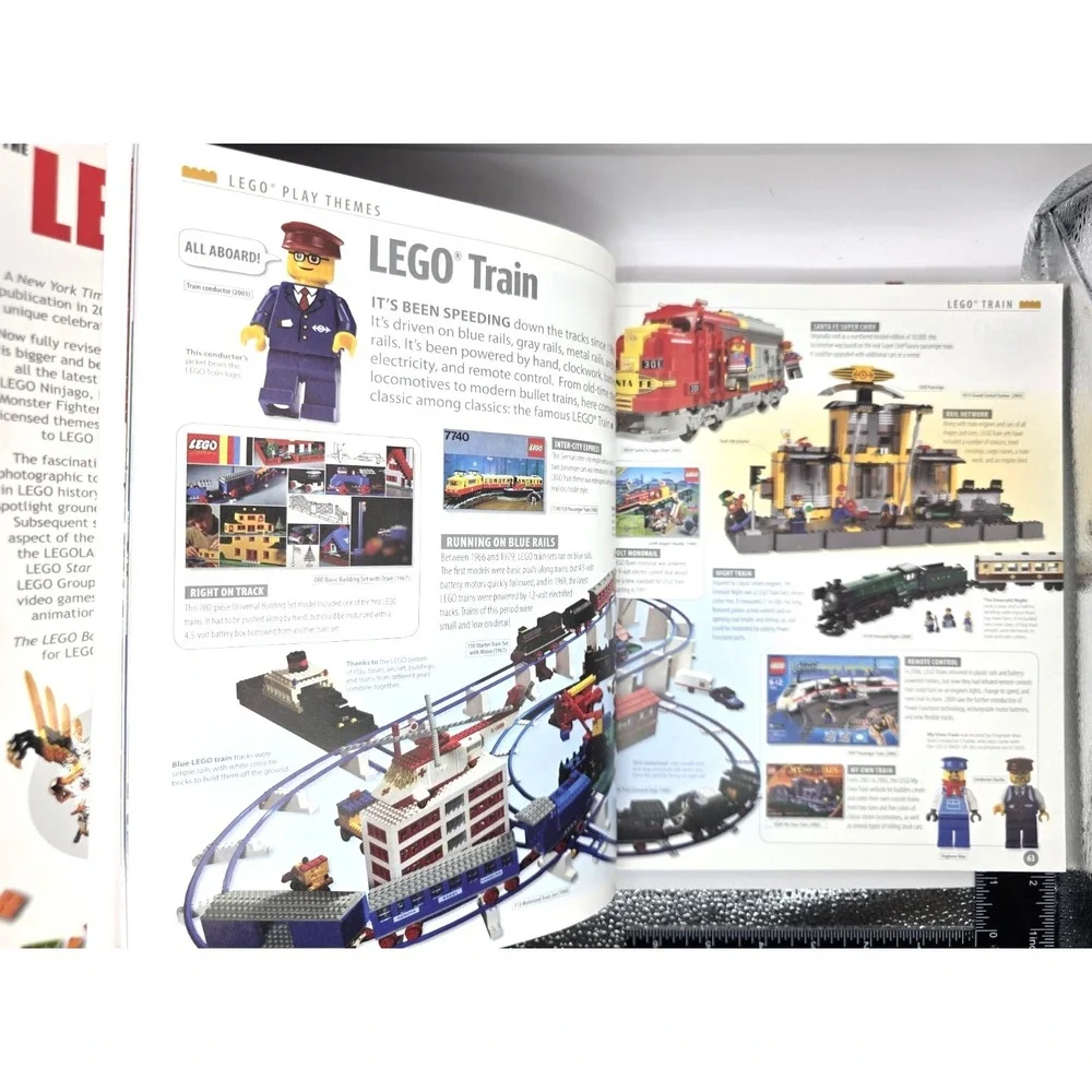 The Lego Book by Lipkowitz, Daniel Hardcover w/DJ 254‎ pgs Excellent Condition